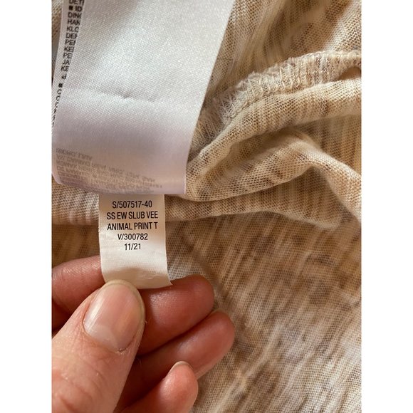 Women's XXL Old Navy Tan  Cream Leopard Print Short Sleeve Tee Shirt - Picture 5 of 5